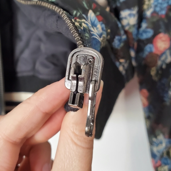 20) AE Reversible Floral Bomber Jacket *As Seen on Jenna Tatum* Sz. S - Picture 11 of 12